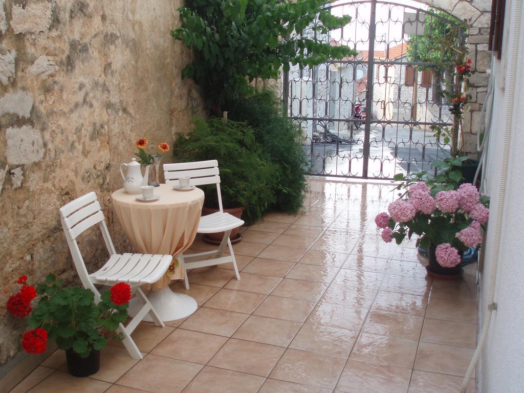 Old Town Center Apartments Supetar Habitación foto